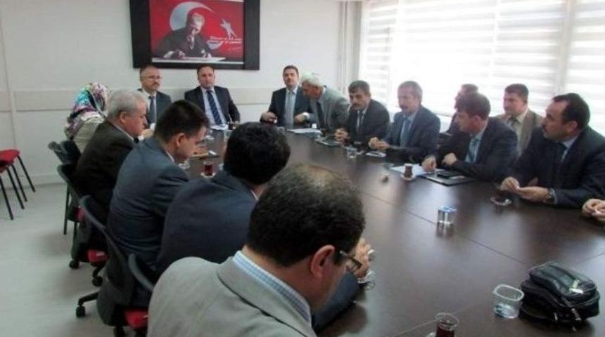 M&uuml;d&uuml;r Coşkun Esen, Okul M&uuml;d&uuml;rleriyle Emet&rsquo;te Buluştu