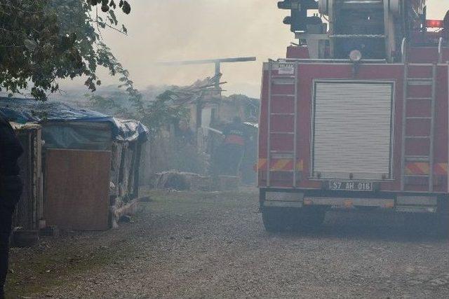 Sinop’ta Odunluk Yangını Korkuttu