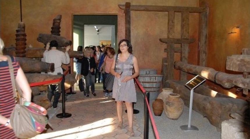 Söylemin Dilsel Ve Ve Sosyo-kültürel Maskeleri Sempozyumu Sona Erdi