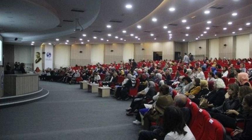 Sümeyye Erdoğan Sakarya’da Söyleşiye Katıldı