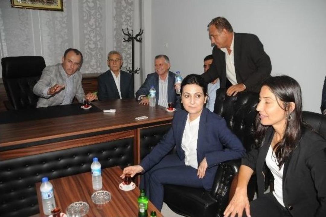 Hdp Eş Genel Başkanı Y&uuml;ksekdağ, Cizre&rsquo;de Esnaf Ziyaretinde Bulundu