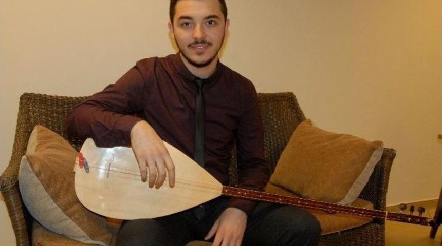 Eskişehir&rsquo;de Bağlama Resitali İzleyenleri B&uuml;y&uuml;ledi