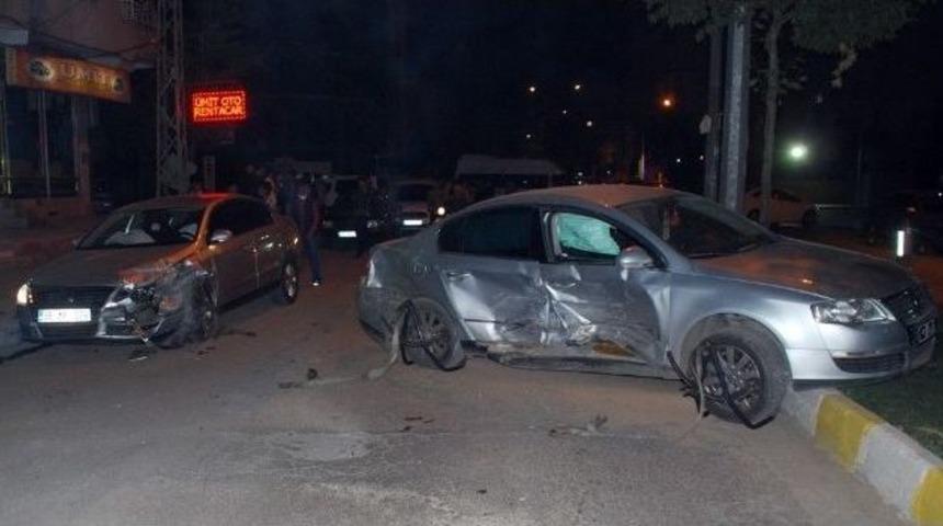 Batman&rsquo;da 3 Aracın Karıştığı Trafik Kazasında 3 Kişi Yaralı