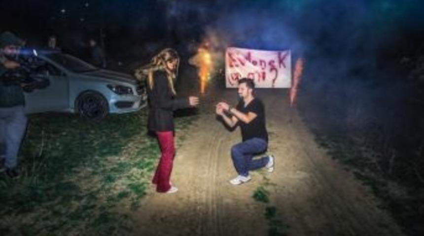 S&uuml;rpriz Evlenme Teklifine Evet Yanıtı Geldi