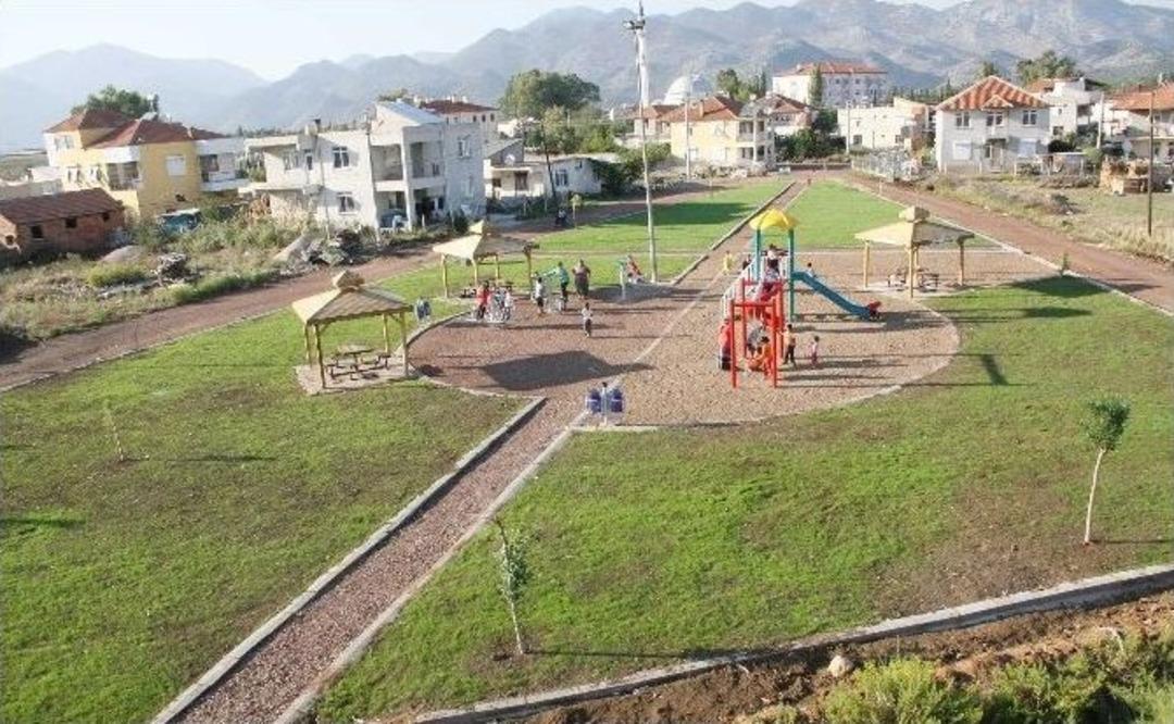 D&ouml;şemealtı Belediyesi&rsquo;nden Ilıca Mahallesine &Ccedil;ocuk Parkı