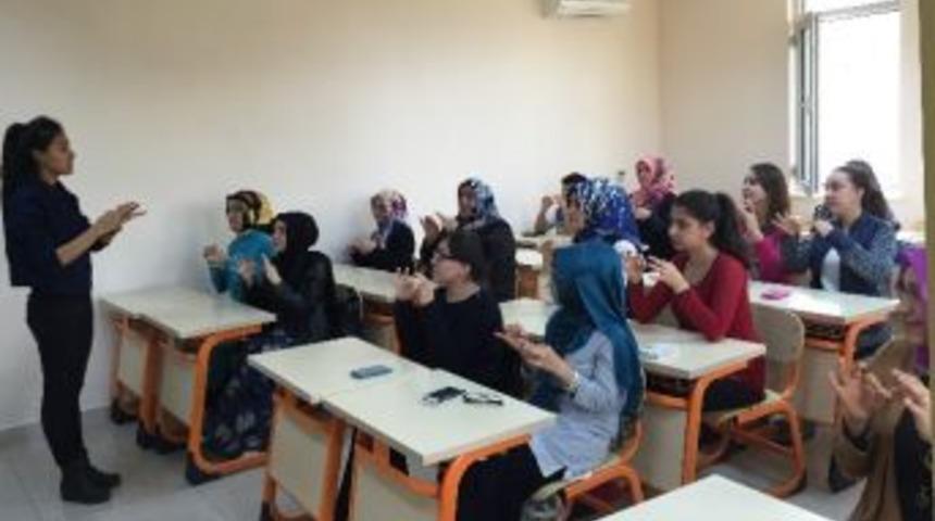 Pursaklar&rsquo;da İşaret Dili Kursu A&ccedil;ıldı