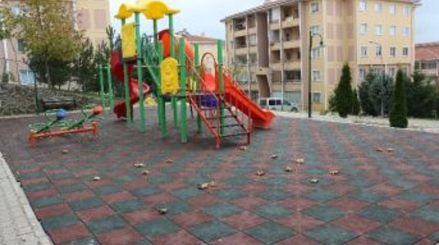 Parklar Kau&ccedil;uk Zemin Kaplanıyor
