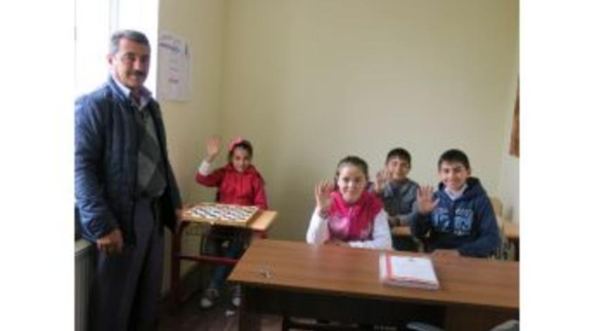 G&uuml;rcistan&rsquo;da K&ouml;y Okuluna Tadilat Ve Donanım Desteği