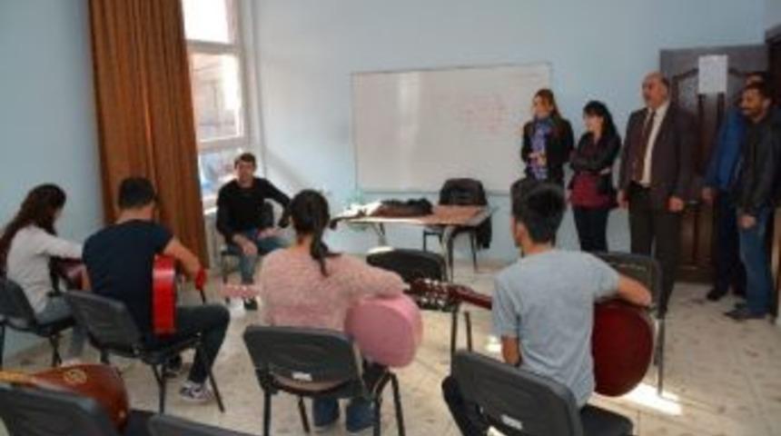 Hakkari K&uuml;lt&uuml;r-sanat Alanında İlerliyor