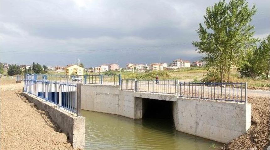 İsu Dere Islahı Ve Alt Yapı &Ccedil;alışmalarını S&uuml;rd&uuml;r&uuml;yor