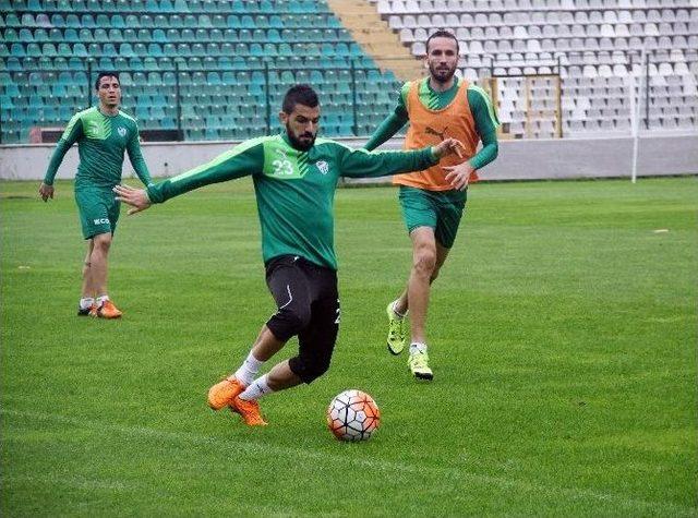 Bursaspor, Yağmur Altında Çalıştı