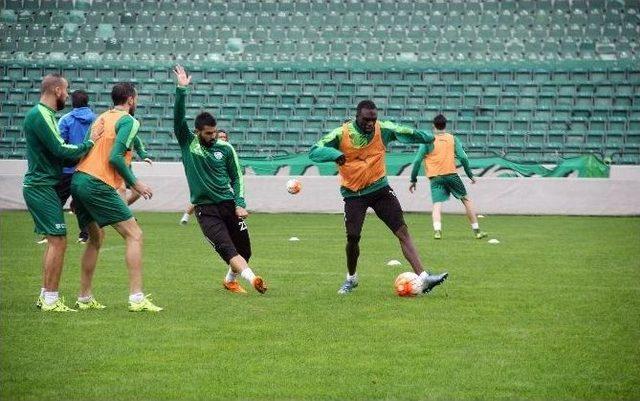 Bursaspor, Yağmur Altında Çalıştı