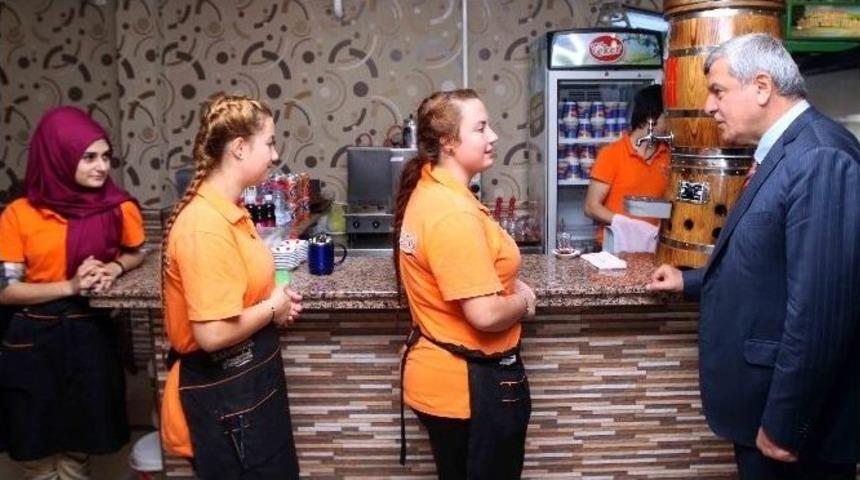 Başkan Karaosmanoğlu Ziyaretlerini S&uuml;rd&uuml;r&uuml;yor