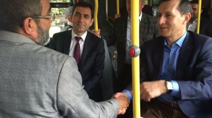 Eski Başbakan Yardımcısı Belediye Otob&uuml;s&uuml;nde