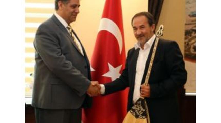 Sanatçı Arslanbek Sultanbekov’dan Rektör Polat’a Ziyaret