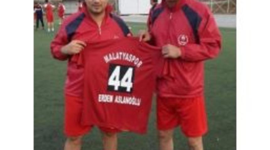 Chp’li Aslanoğlu, Malatyaspor Antrenmanında Futbolcularla Bir Araya Geldi