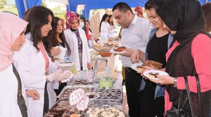 &Uuml;niversiteli &Ouml;ğrencilerden Kermes