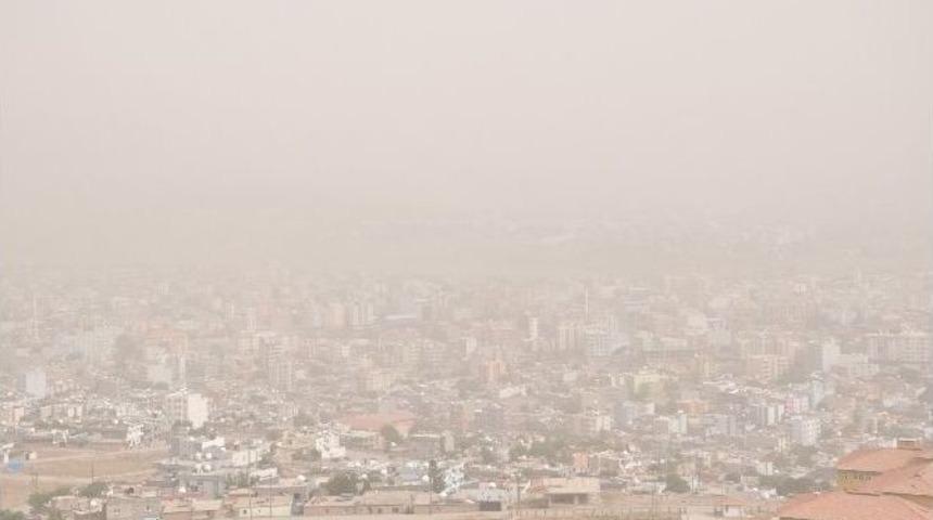 Cizreyi Kum Fırtanası Kapladı