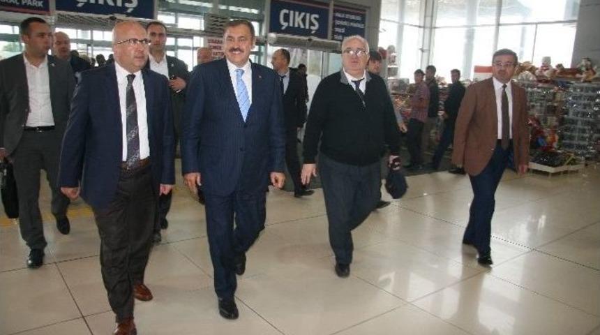 Bakan Eroğlu, Otogarda Yolcuları Kendi Yaptığı Anons İle Uğurladı