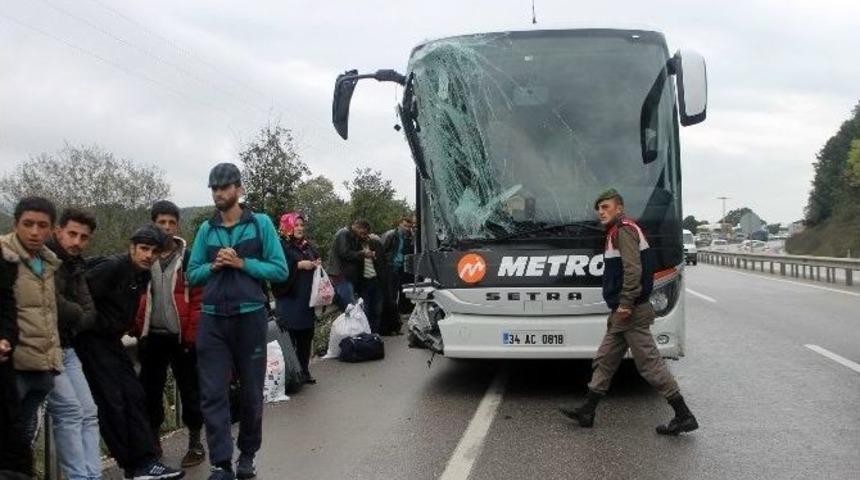 Frenleri Tutmayan Otob&uuml;s 6 Aracı Bi&ccedil;ti: 3 Yaralı