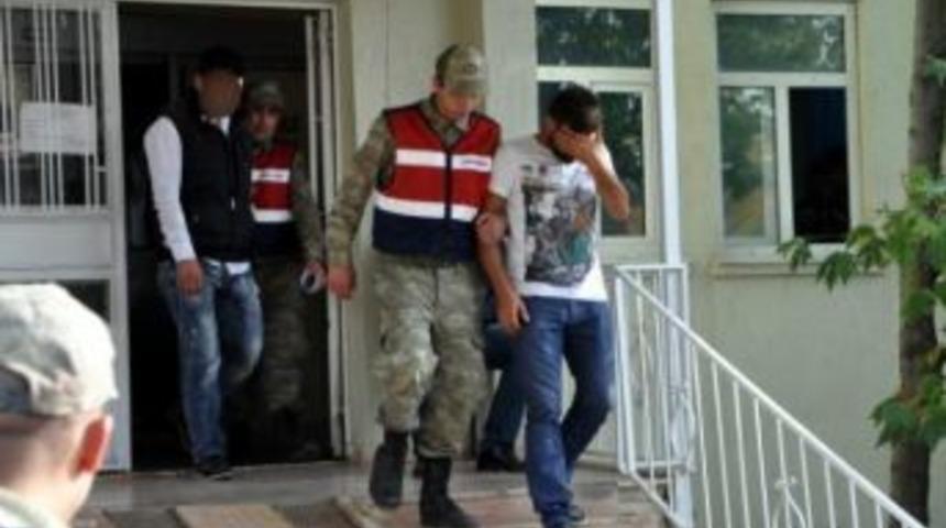 İki Kız &Ccedil;ocuğunu Ka&ccedil;ırmak İsteyen Şahıslar Kovalamaca Sonucu Yakalandı