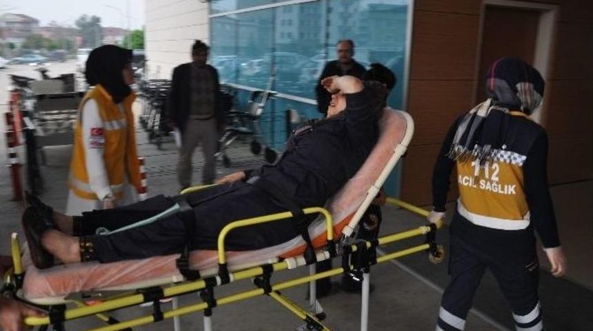 Evde Kilitli Kalan &Ccedil;ocuğunu Kurtarak İsterken &Ccedil;atıdan D&uuml;şt&uuml;