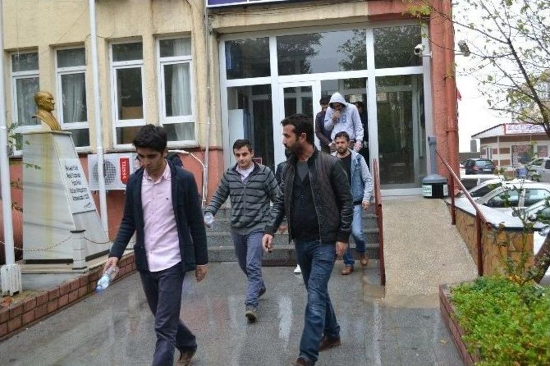 Bonzaiden &Ouml;len Gencin Evi Cemaatin &Ccedil;ıktı