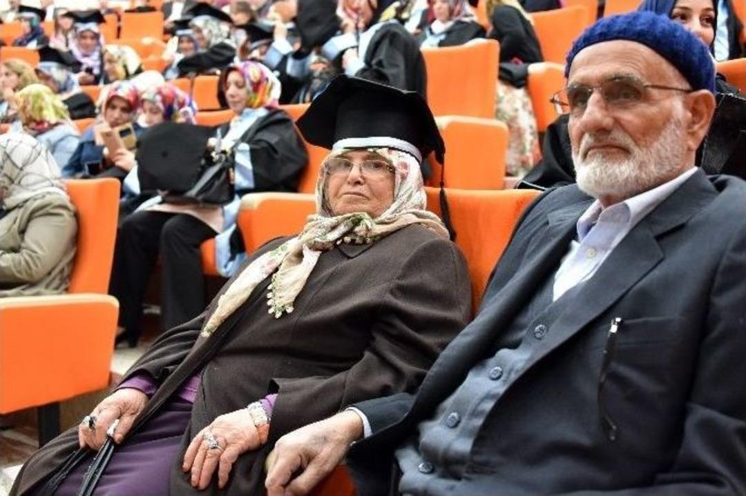 Bu Kez Anneler Kep Attı