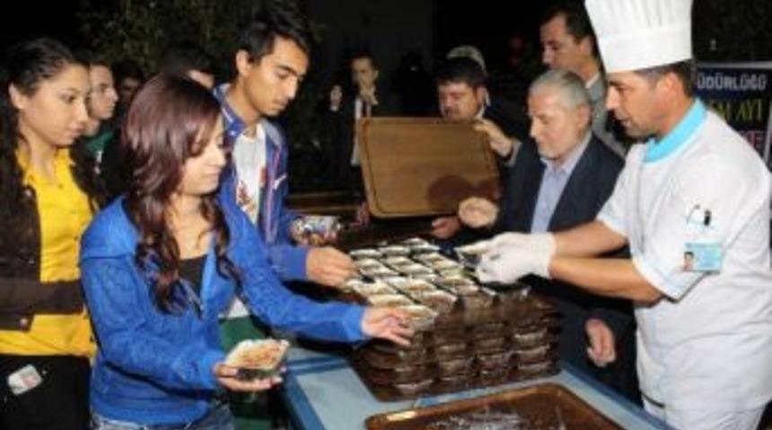 &Ouml;ğrencilere Aşure İkramı