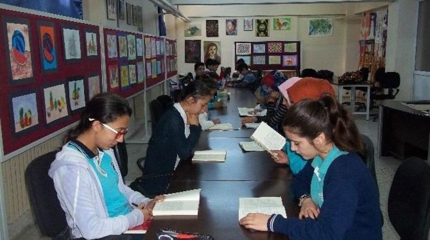 G&ouml;lbaşı Cumhuriyet Ortaokulu Okuyor