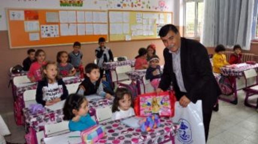 Emet Belediyesi&rsquo;nden Kırtasiye Yardımı