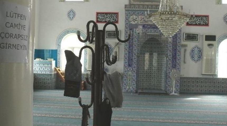 Bu Da Camide &rsquo;askıda &Ccedil;orap&rsquo; Uygulaması