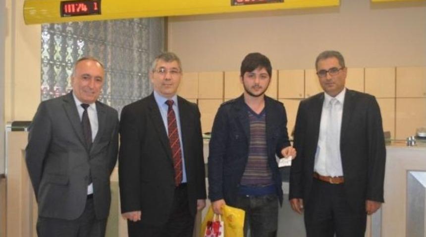 Fatura Yatırmaya Gitti, Altın Verilince Şok Oldu