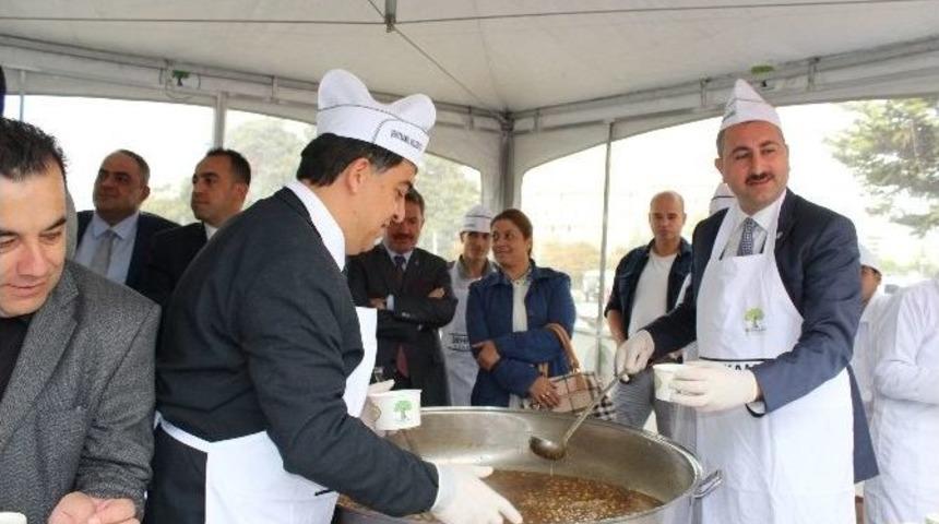 Şehitkamil Belediyesi Vatandaşlara Aşure İkram Etti