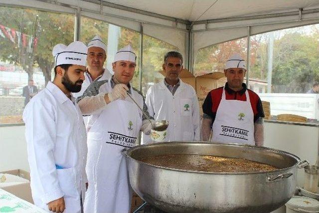 Şehitkamil Belediyesi Vatandaşlara Aşure İkram Etti