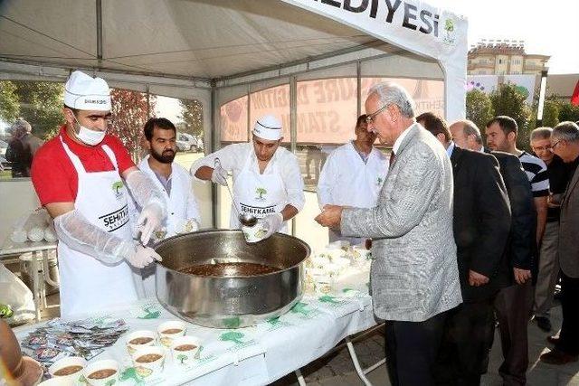 Şehitkamil Belediyesi Vatandaşlara Aşure İkram Etti