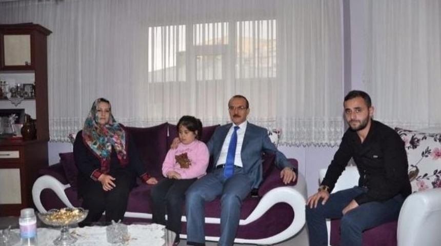 Muş Valisi Seddar Yavuz, Şehit Ailelerini Ziyaret Etti