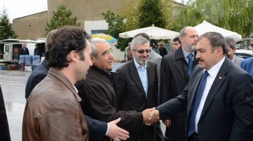 Bakan Eroğlu&rsquo;ndan &ldquo;bol Kep&ccedil;e&rdquo; Aşure