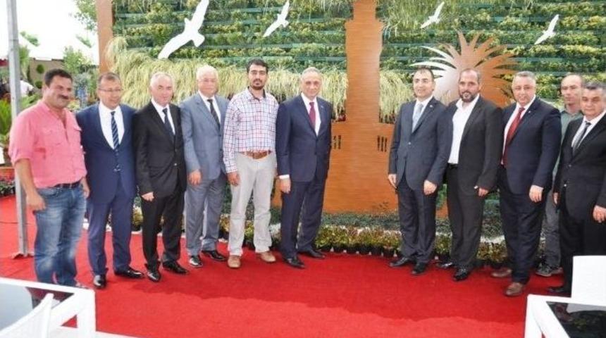 Vali Toprak&rsquo;tan S&uuml;s Bitkileri Ve Fidancılık Sergisine Ziyaret