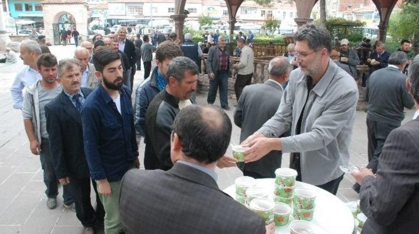 Tokat’ta Bin 500 Kişiye Aşure İkramı