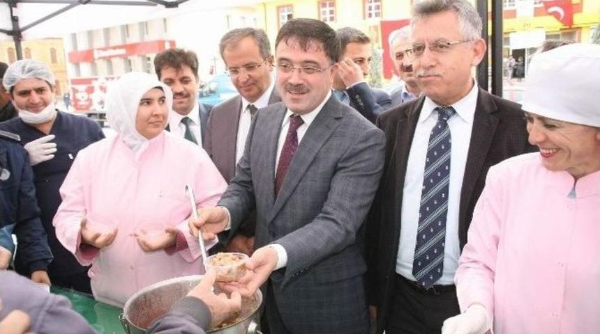 Yozgat Belediyesi Halka Aşure Dağıttı