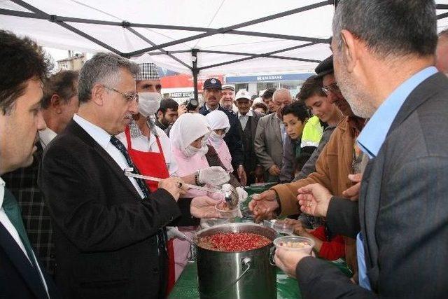 Yozgat Belediyesi Halka Aşure Dağıttı