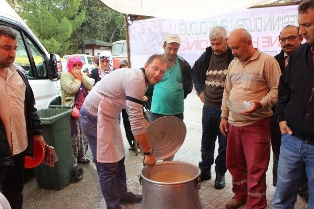 Osmaneli Belediyesi 2 Bin 500 Kişiye Aşure Dağıttı