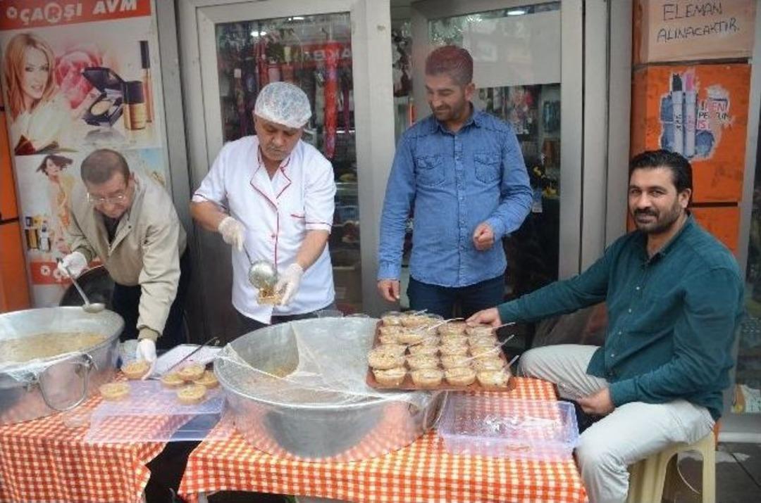 Bilecik&rsquo;te Cuma Namazı Sonrası Aşure İkramı