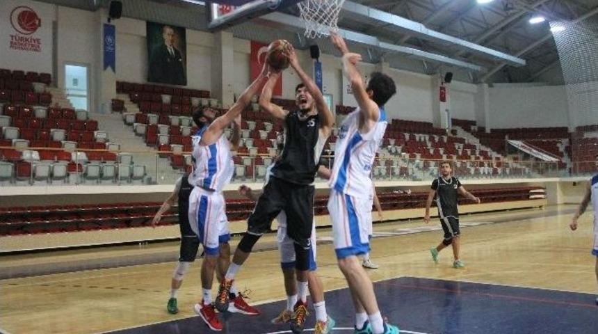 Yalova Belediyespor, Konya Sel&ccedil;uklu Belediyesi&rsquo;ni Devirdi