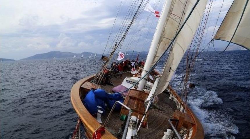 Hem Rakiplerle, Hem De Dalgalarla M&uuml;cadele Ettiler