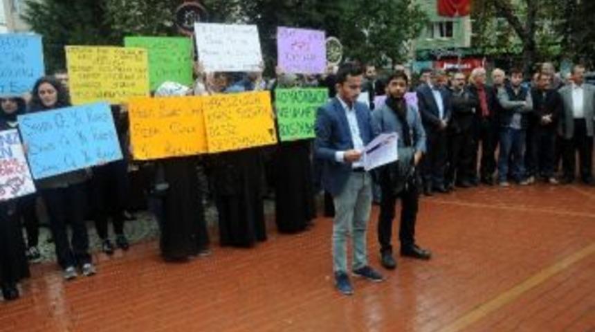 &Uuml;niversitelilerden Karikat&uuml;r Tepkisi