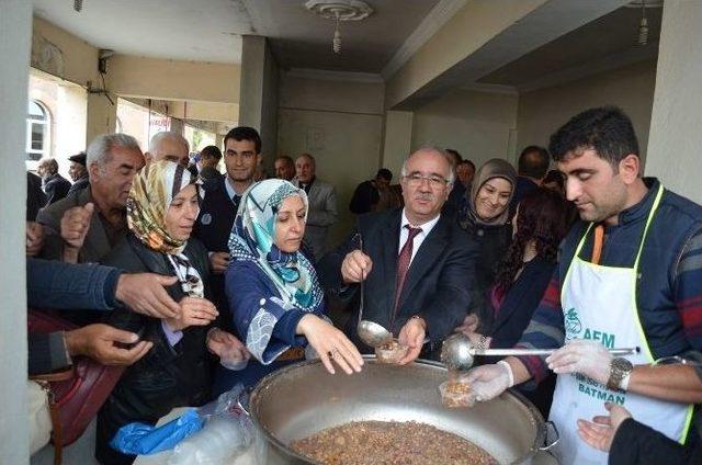 Adilcevaz’da Aşure Dağıtımı