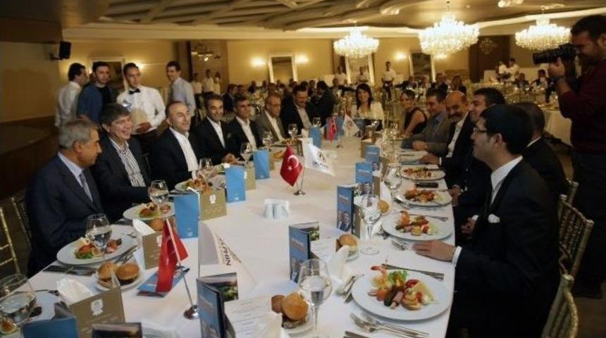 &Ccedil;avuşoğlu, Turizmcilerle Bir Araya Geldi