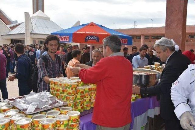 Omü’de Türk Bayrağı Motifli Aşure